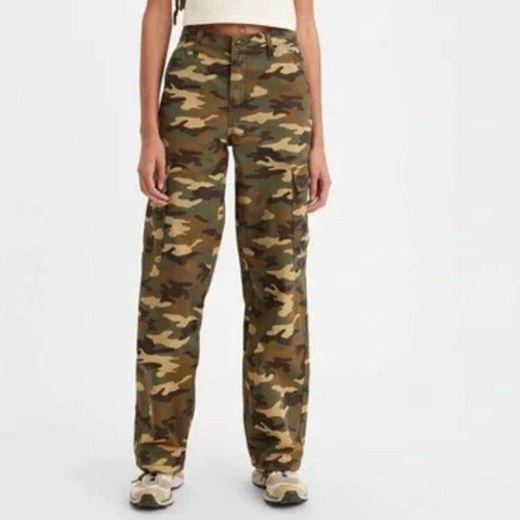 NWT Women's Levis 94 Baggy Cargo Pants Camouflage Wide Leg 30X30 - Picture 2 of 9